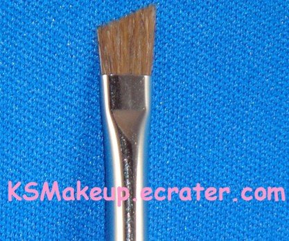 M•A•C-SMALL ANGLE BRUSH #266