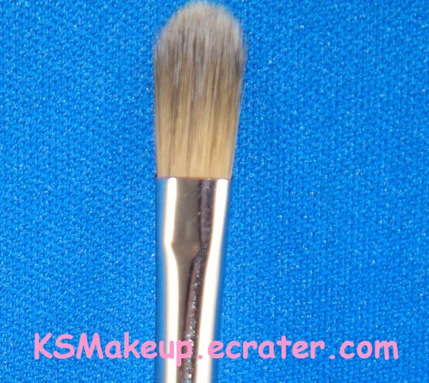 M•A•C -CONCEALER BRUSH #194
