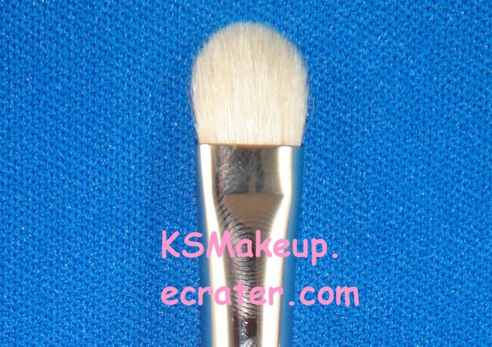 M•A•C -EYE SHADING BRUSH #239