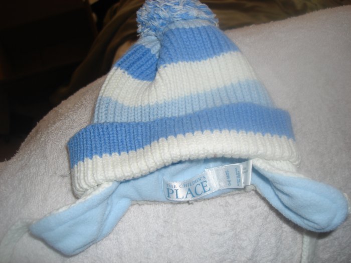 The Children's Place blue and white winter baby hat0-6m