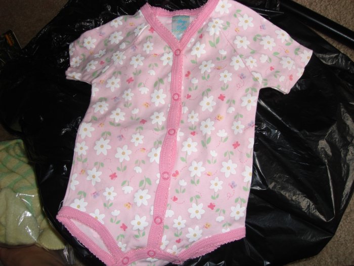 Pink infant girls' daisy onesie by Guyz N Dollz 6-9m
