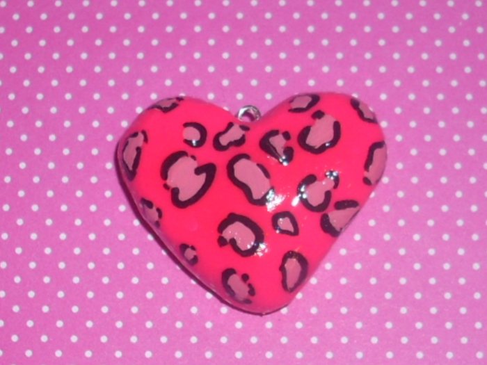 DiY leopard print heart necklace