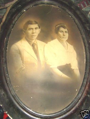 Antique Vintage 1700s -1800s wood oval Frame & 2 Photos