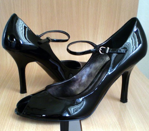 Nine West Black Patent Leather Heels Pumps new size 9.5