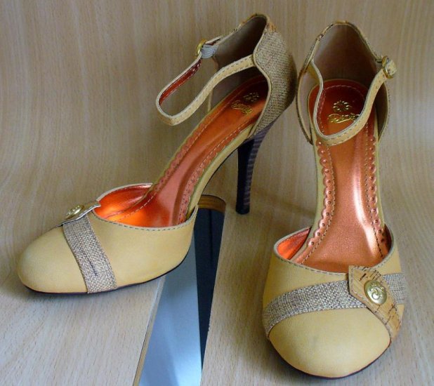 House of Dereon Dorsay Stiletto Heels Pumps Shoes 8.5