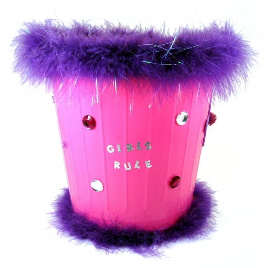 Feathered trash can