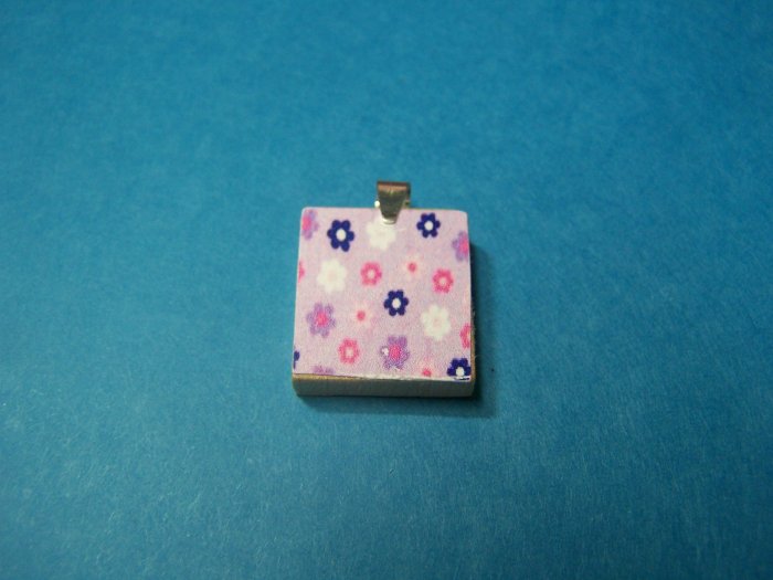 Recycled scrabble Pendant little daisies