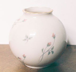 Lenox ROSE MANOR Globe Vase USA