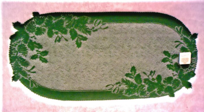 Winter Greens Table Runner 14 x 32 Hunter Green Heritage Lace