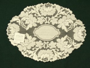 Windsor Lace Placemat 14 x 20 Ecru