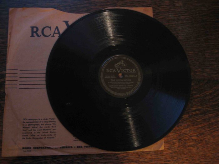 Spike Jones 78rpm single, "The Glow-Worm" b/w "Hawaiian War Chant"