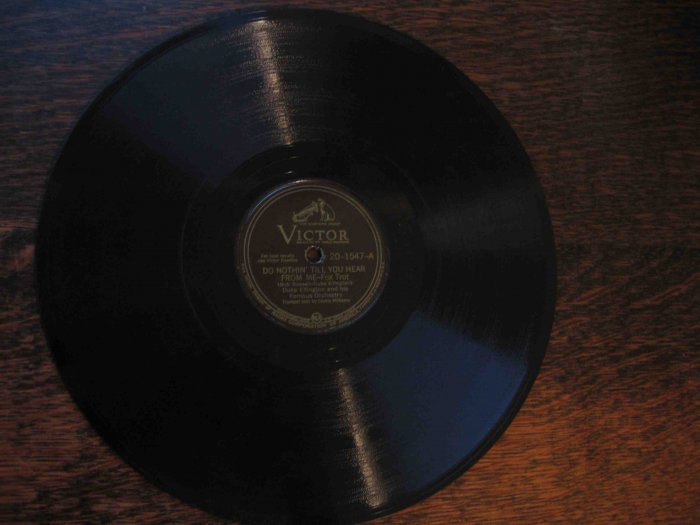 Duke Ellington 78 rpm record, "Do Nothin' Till You Hear from Me" b/w "Chlo-e (Song of the Swamp)"