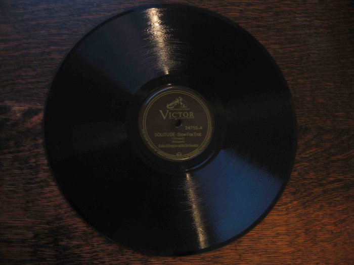 Duke Ellington 78 rpm record, "Solitude" b/w "Delta Serenade"