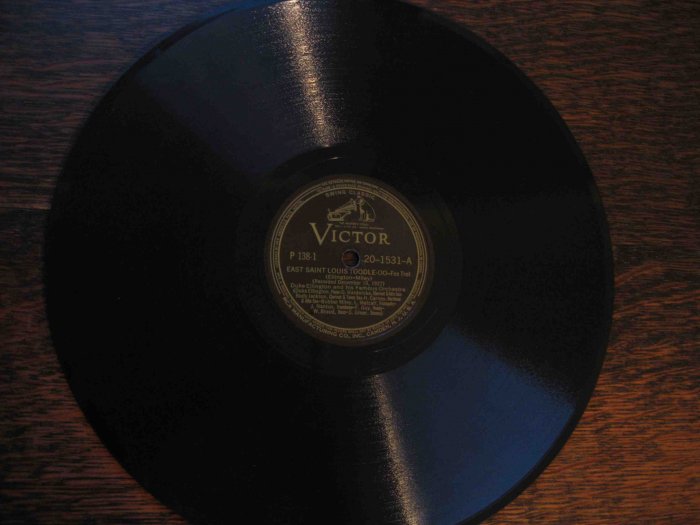 Duke Ellington 78 rpm record, "East St. Louis Toodle-oo" b/w "The Mooche"
