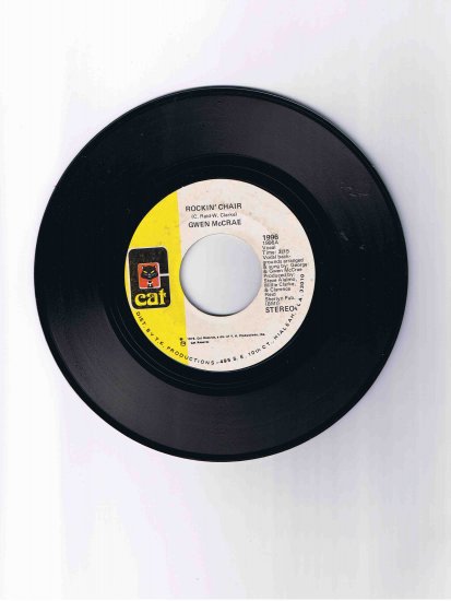 Gwen McCrae 45 rpm single, "Rockin' Chair" / "It Keeps On Raining" (1975)