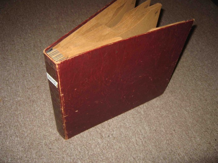 Vintage album for storing ten 10-inch (e.g. 78rpm) disks, maroon color
