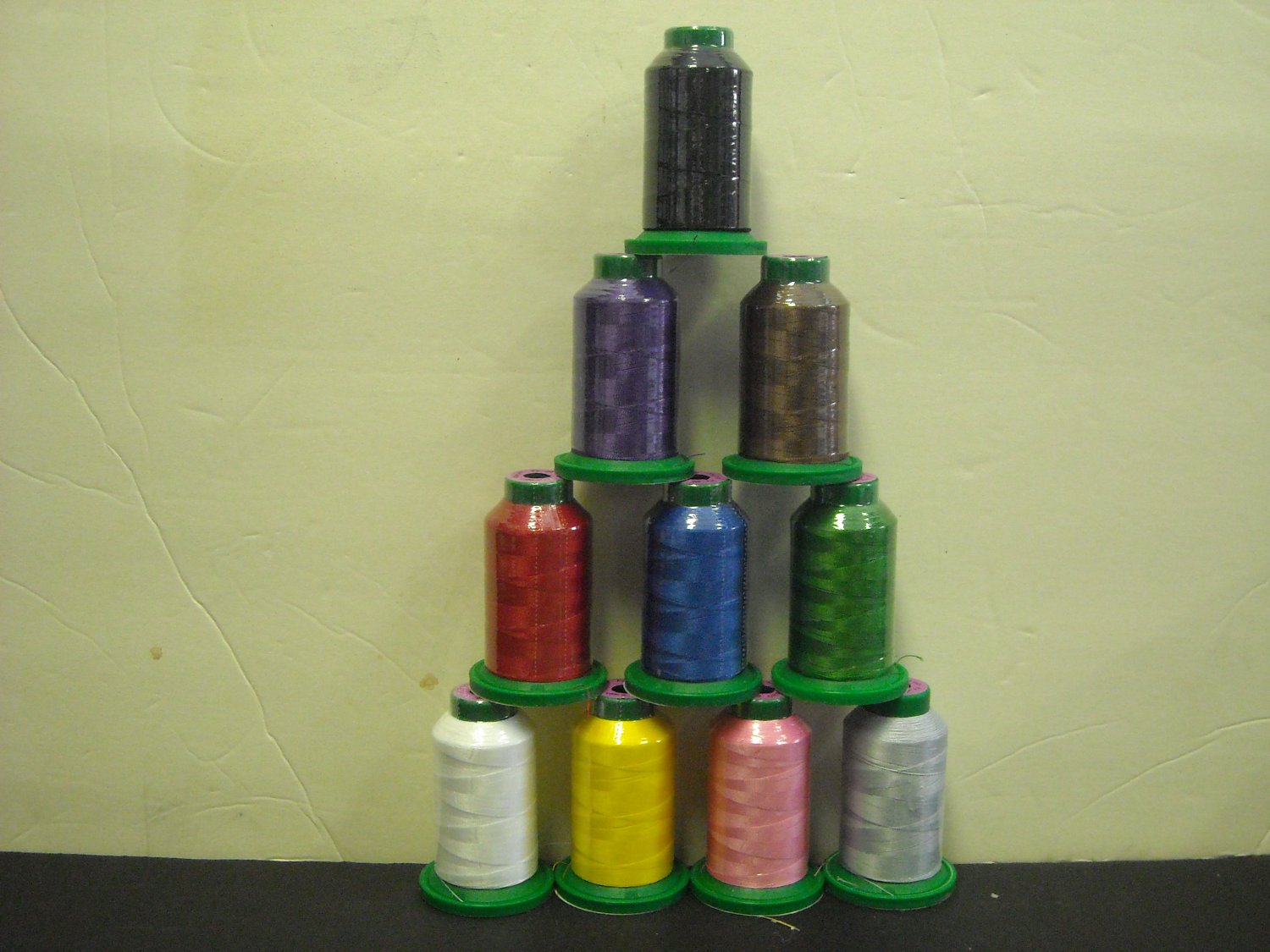 Isacord polyester embroidery thread 10 -1000M spools Basic Colors