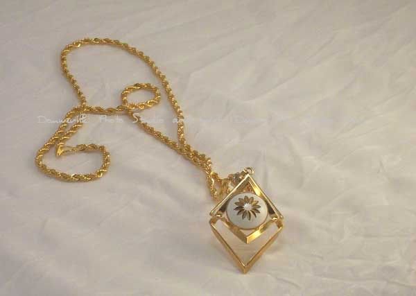 3D Diamond Shaped Flower Pendant 16"