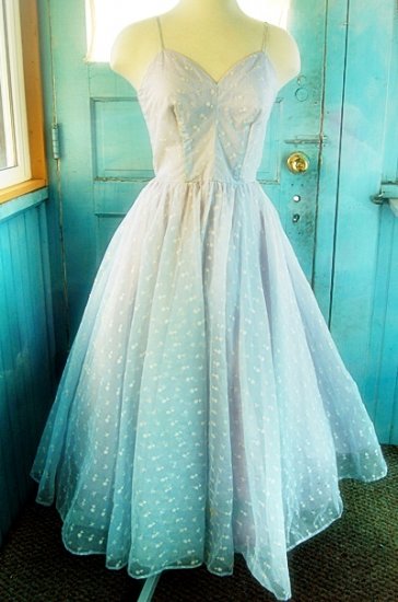 Beautiful 1950s Baby Blue Embroidered Full Skirted Prom Dress Small