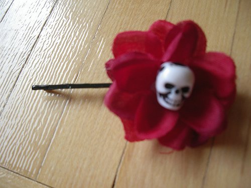Mini Red Skulleez Hair Clip