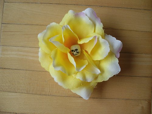 Yellow Skulleez Hair Clip