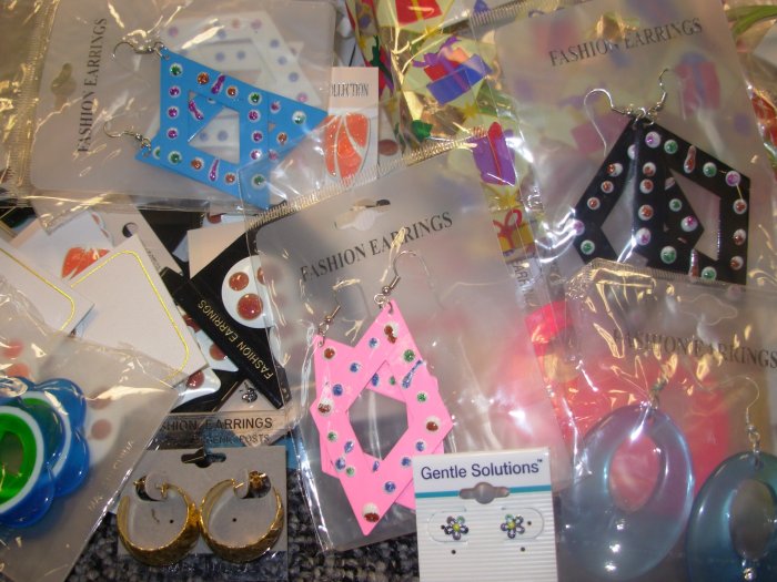 HUGE LOT OF EARRINGS!!!!! 600+++