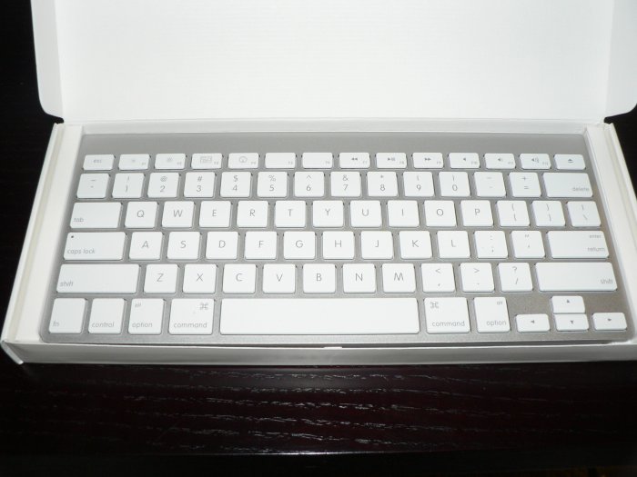Apple Wireless Keyboard Bloothtooth MB167LL/A