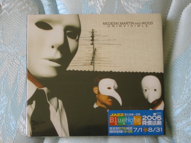 MEDESKI MARTIN AND WOOD - UNINVISIBLE. - Brand new and sealed CD.