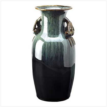 # 39261 An elegant olive-jar vase