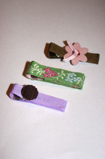 Set of three bright spring alligator clips