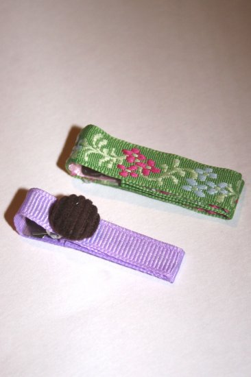 Set of two bright spring alligator clips