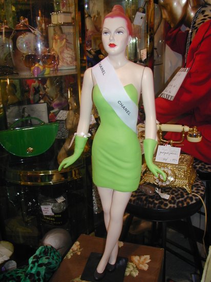 counter top mannequin