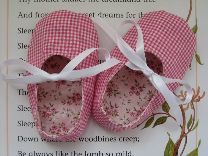 Sweet Little Ribbon Baby Shoes PDF Pattern
