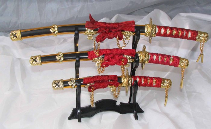 Mini Daisho 3 Samurai Style Red Swords w/Blk Stand