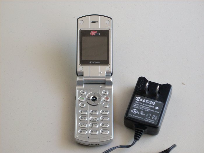 virgin mobile kyocera - almost new - used for only 1 month