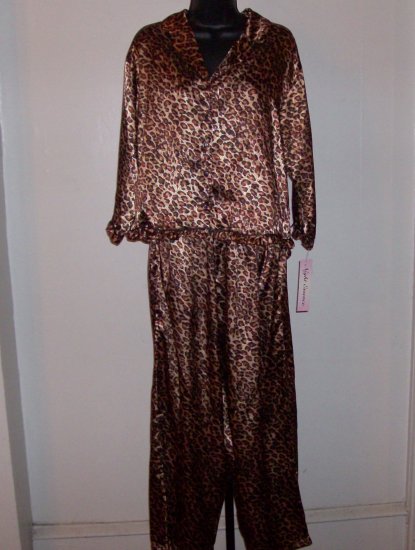 NWT Night Essence Leopard Print Sleep Set XL
