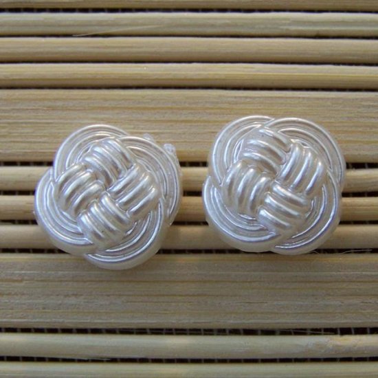 pearly woven stud earrings