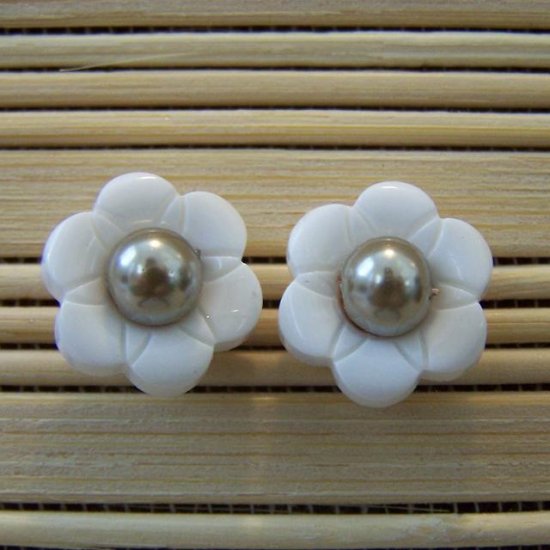 white flower with taupe center stud earrings