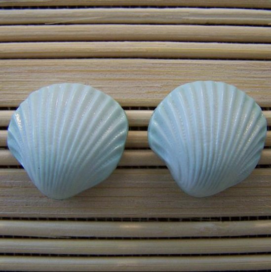 shell shaped mint stud earrings
