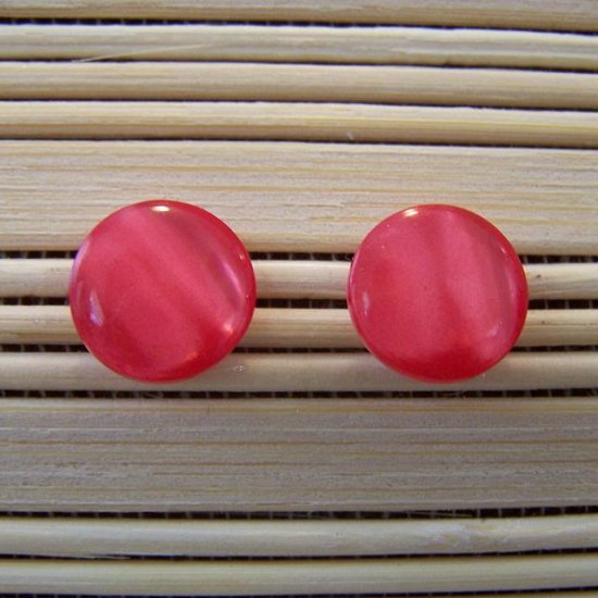 red wavy sheen stud earrings