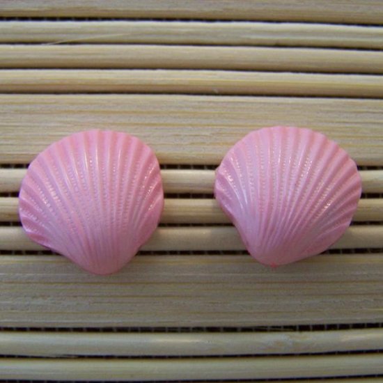 shell shaped pink stud earrings small