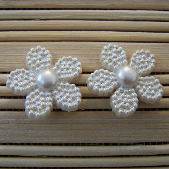pearly white flower stud earrings