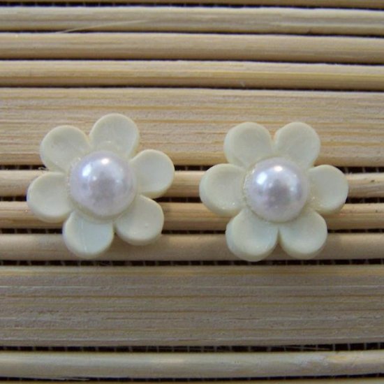 white flower with pearl stud earrings