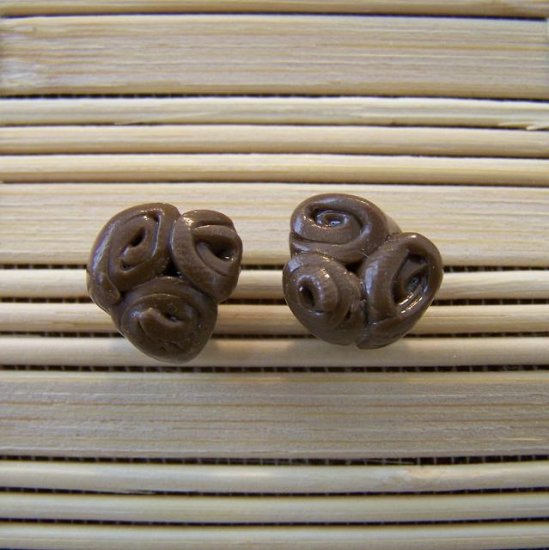 clay brown rose stud earrings