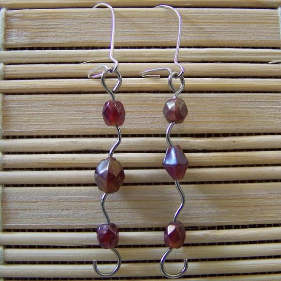 maroon shapley dangle earrings