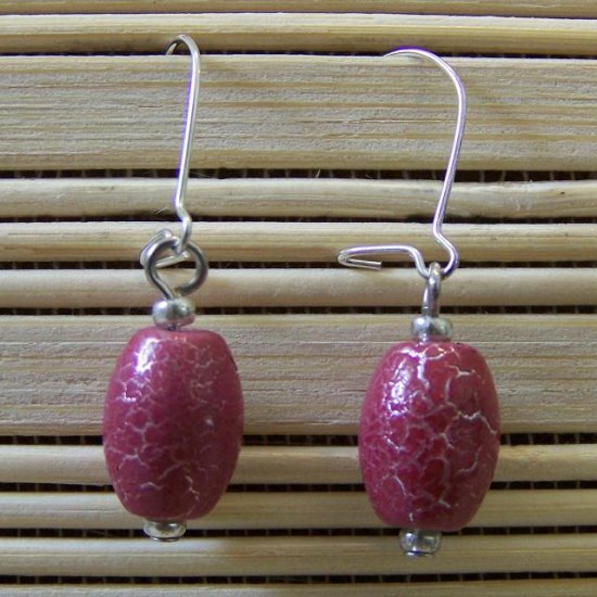 raspberry crackle oval dangle earrings
