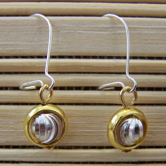 gold ring and silver ridged dangle earrings