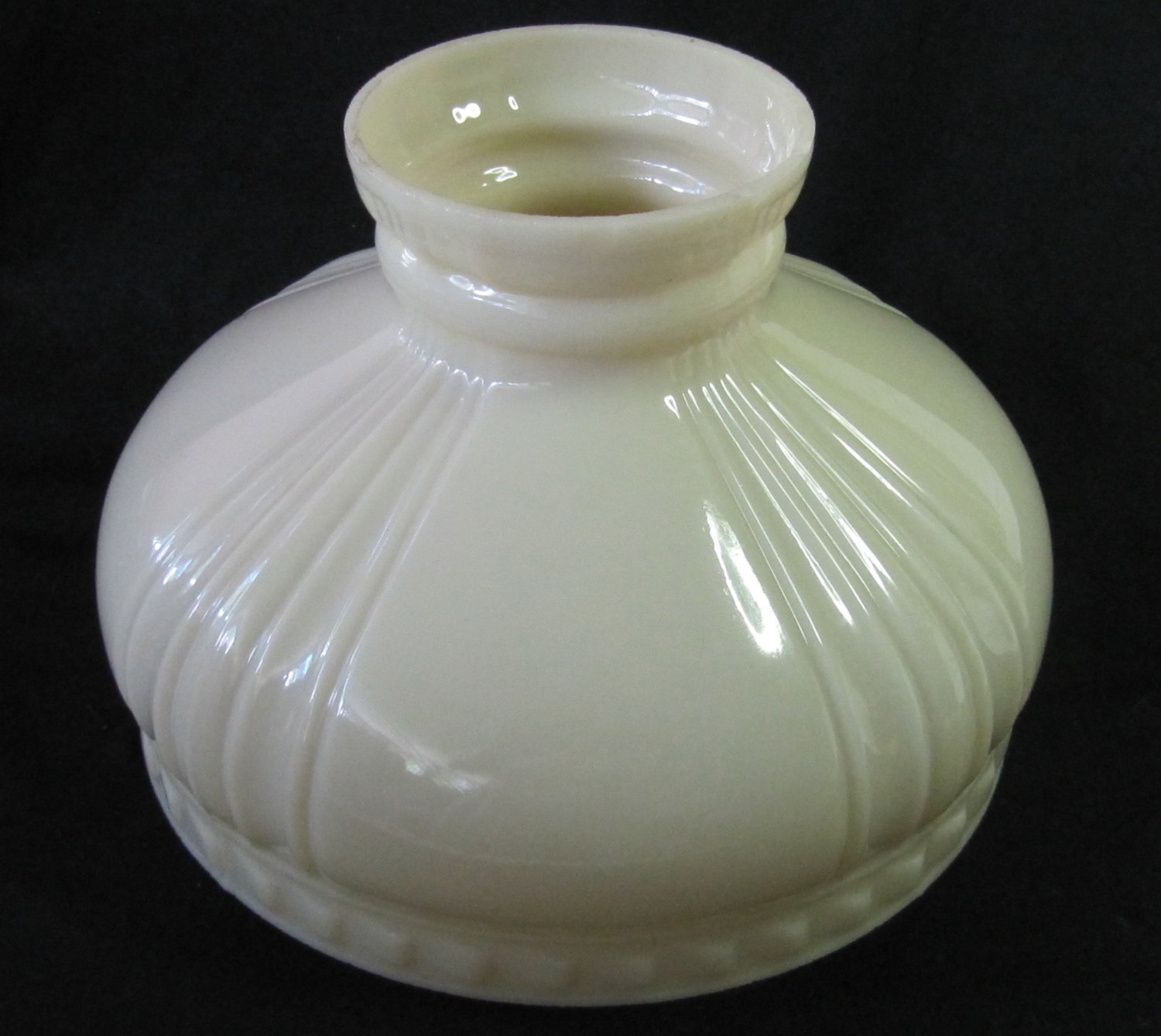Beautiful Antique Glass Light Fixture Shade Two Openings Creamy French Vanilla Pale Yellow 7 In Tall