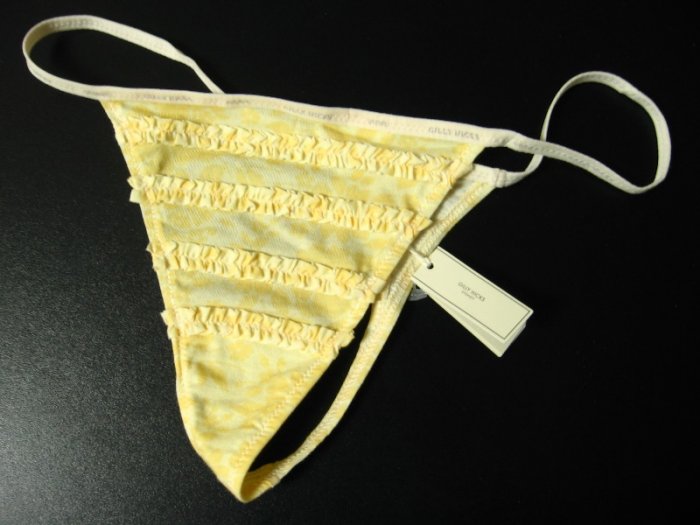 A0098 Abercrombie Gilly Hicks Pleat Floral Thong, Butter SIZE Medium