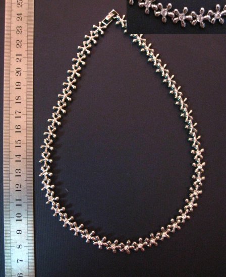 Sparkling Silver Short Flower Design Necklace,15.9"